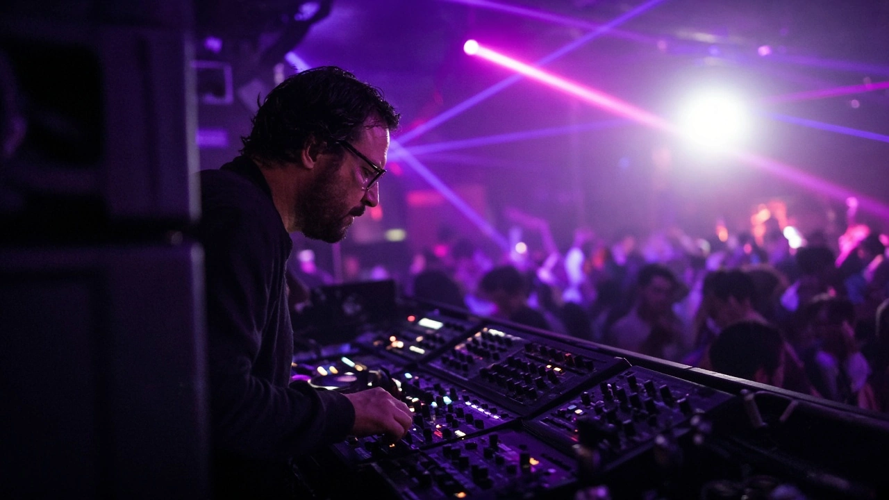 Com Truise